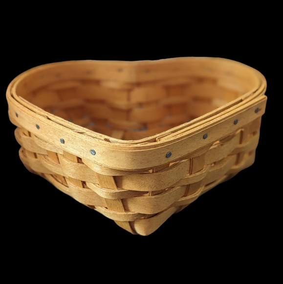 Longaberger 2001 heart shaped basket - Picture 3 of 4